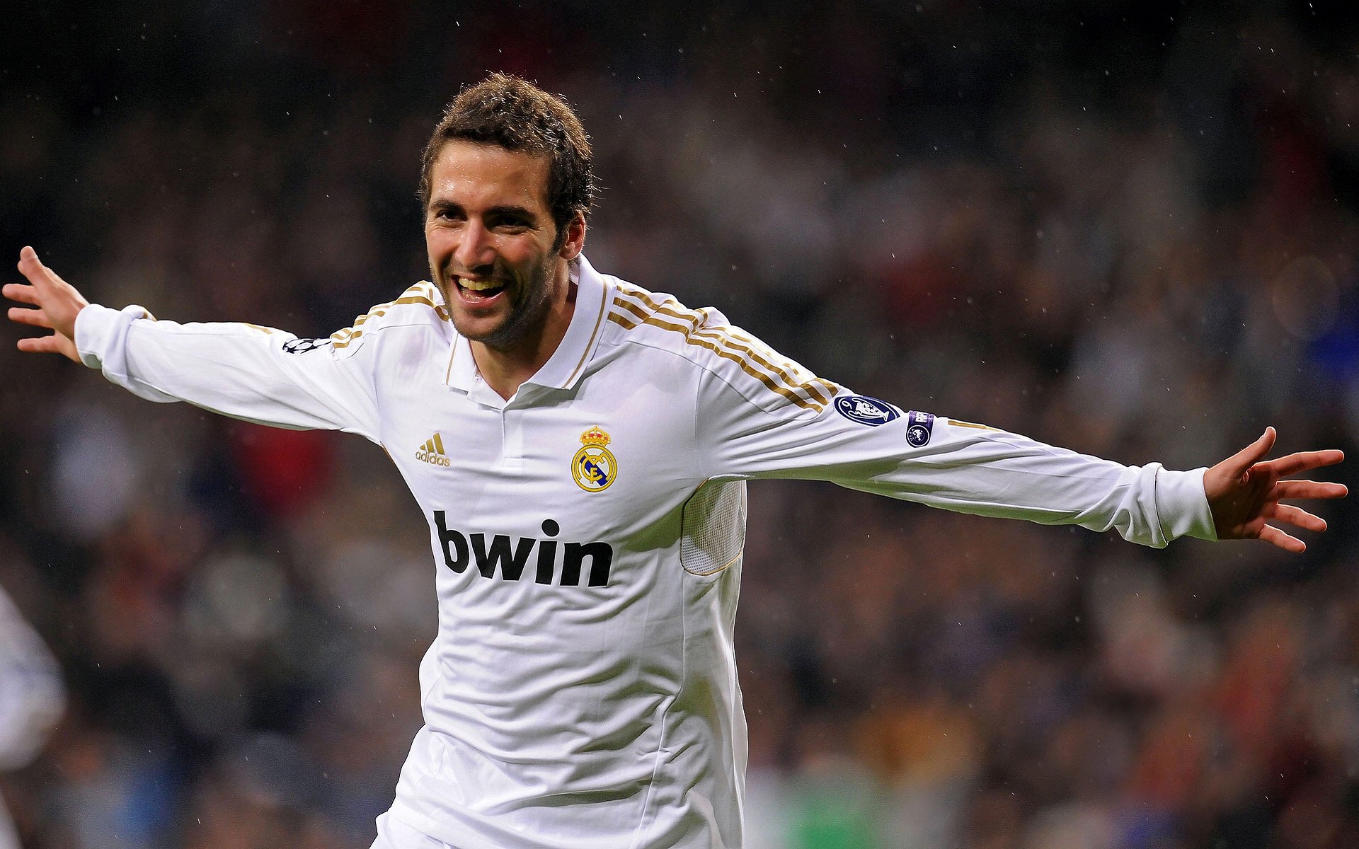 “彭尤蝶泳挑战世界纪录,中国泳坛新力量崛起”